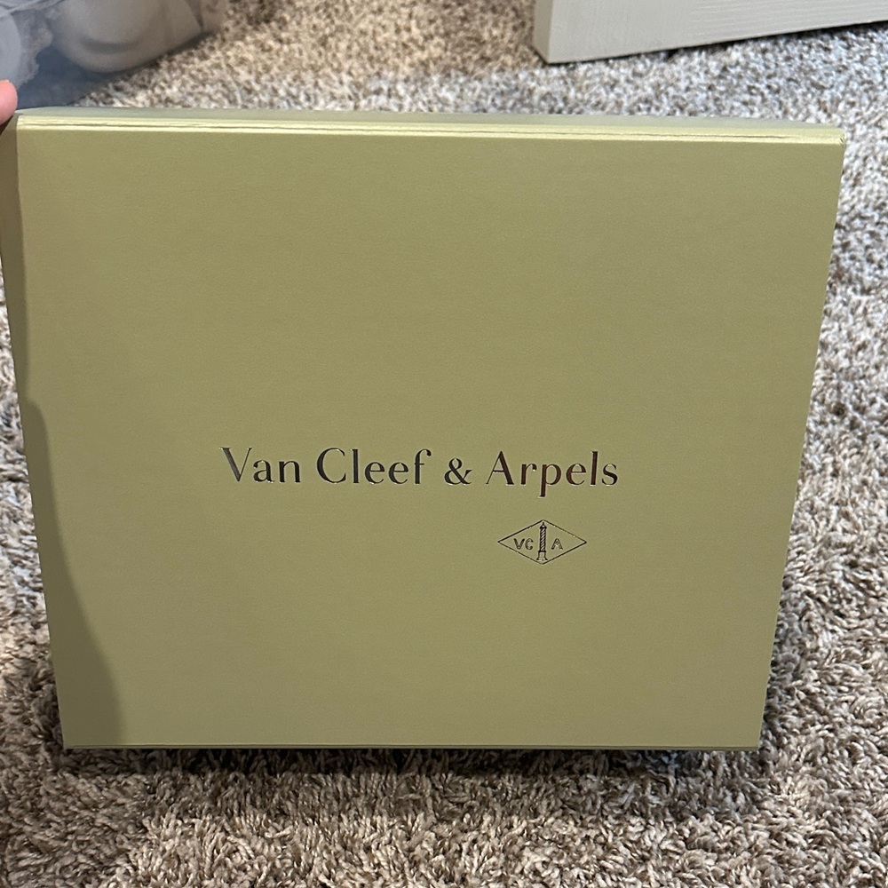 Van Cleef & Arpels Sophisticated Olive Box